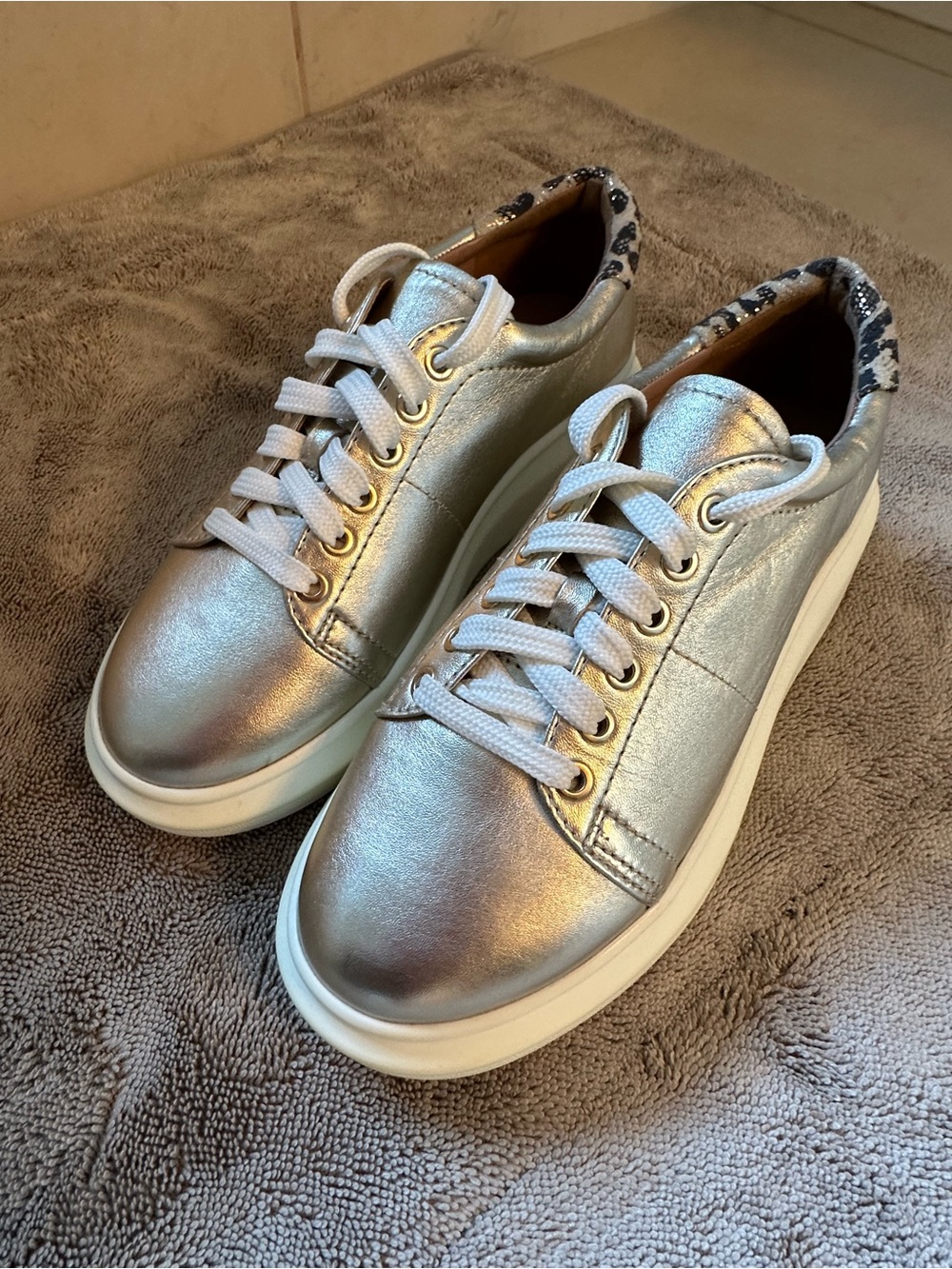 Paolo Metallic Gold Women's Low-Top Lace-Up Sneakers